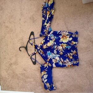 GUESS Open-Shoulder Blouse M